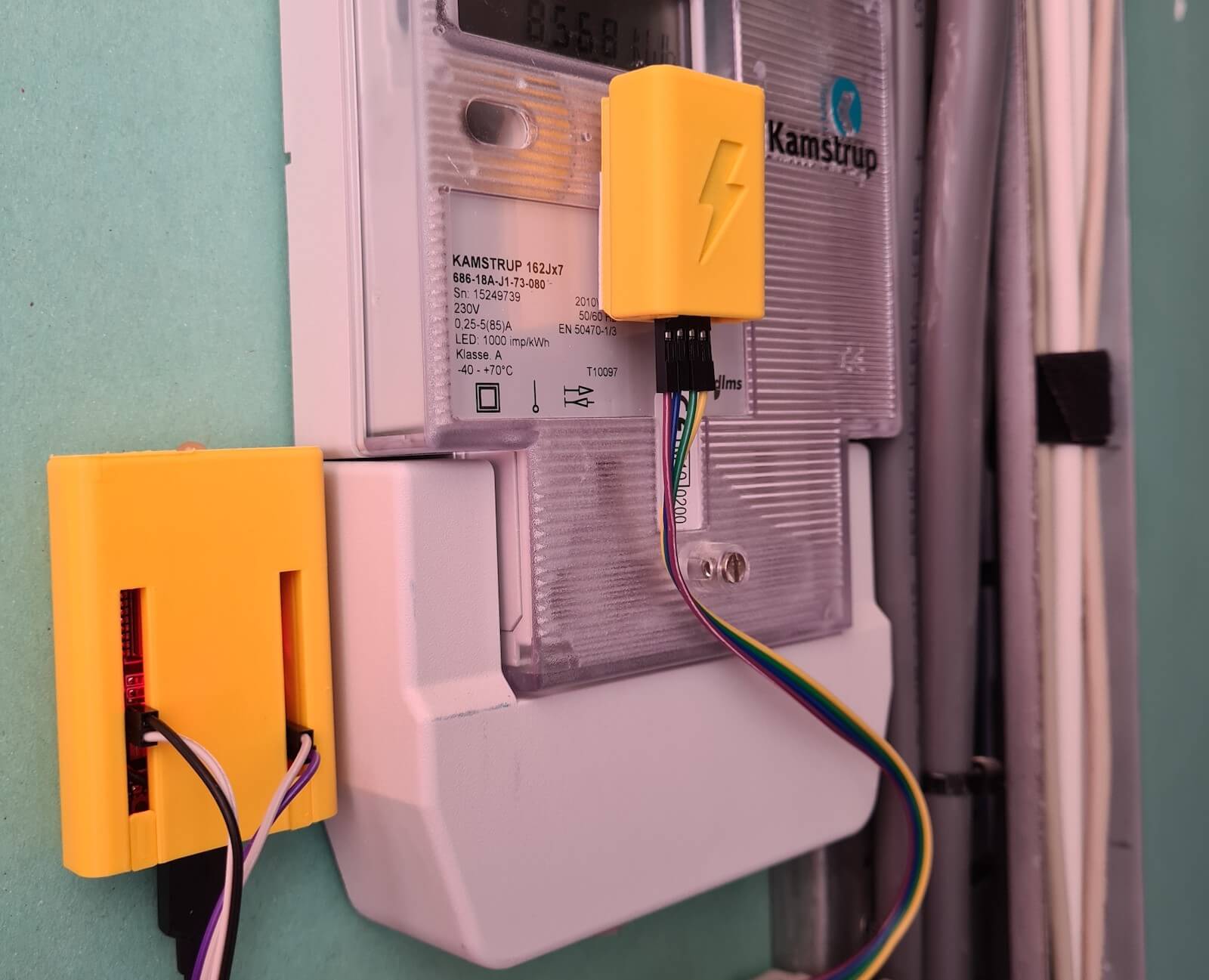 KS Assistant Glow attached to an energy meter KS Assistant Glow attached to an energy meter